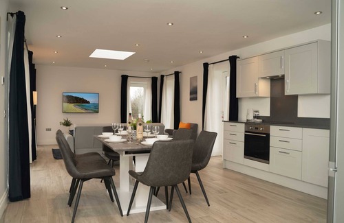 Navestock House | Stunning 3BD in Historical Crown Farm
