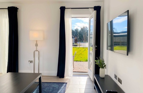 Navestock House | Stunning 3BD in Historical Crown Farm