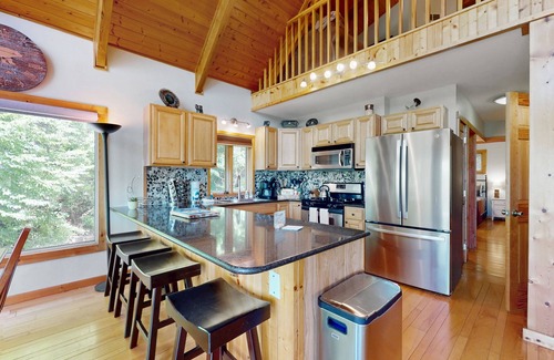 Bryson City House | Stunning 3BR Home with Wifi, Unobstructed Views, and Private Hot Tub on 15 Acres