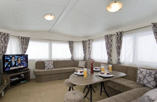 Mablethorpe Apartment | Stunning 4-Bed Caravan in Mablethorpe sleeps 10