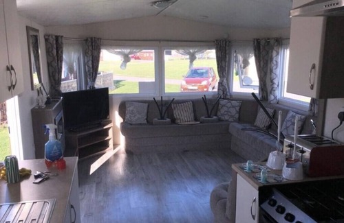 Mablethorpe Apartment | Stunning 4-Bed Caravan in Mablethorpe sleeps 10