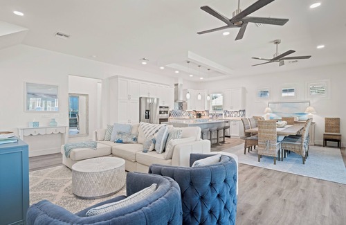 Fort Myers Beach House | Stunning 4-bedroom house in delightful Fort Myers Beach with luxurious pool.