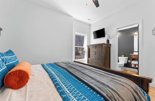 Hollister Cabin | Stunning 4 bedroom home! Indoor and Outdoor pool! Hot Tub!