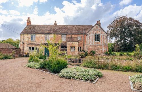 Forest of Dean Apartment | Stunning 4-Bedroom Home in Worcestershire