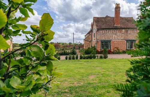 Forest of Dean Apartment | Stunning 4-Bedroom Home in Worcestershire