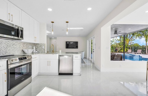 Delray Beach House | Stunning 4-Bedroom House, Private Pool, on Golf and 2 miles to the Delray Beach