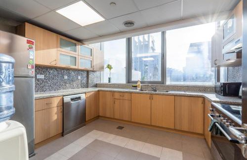 Jumeirah Lake Towers House | Stunning 4 BHK Apartment with Skyline Views
