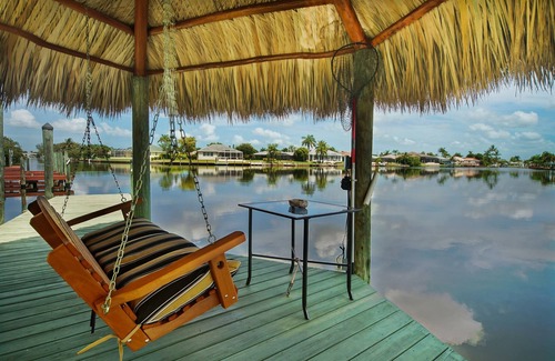 Caloosahatchee Apartment | Stunning 4 Unit Property on Lake Louise With Private Pool