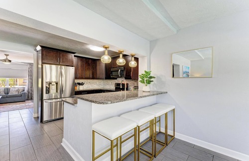 Bradenton House | Stunning 4B House near IMG-AMI-Heated Pool-King Bed-Backyard Oasis-FirePit!