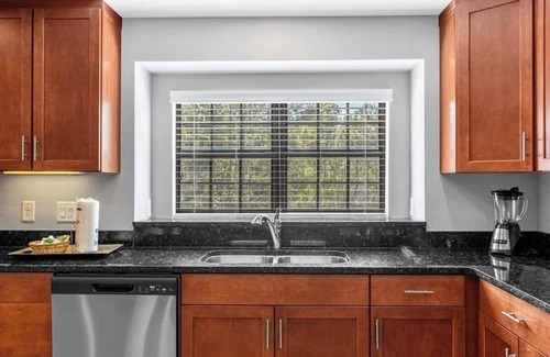 Florida Central Atlantic Coast House | Stunning 4Br, 3.5B Townhome - 1 mile from Disney