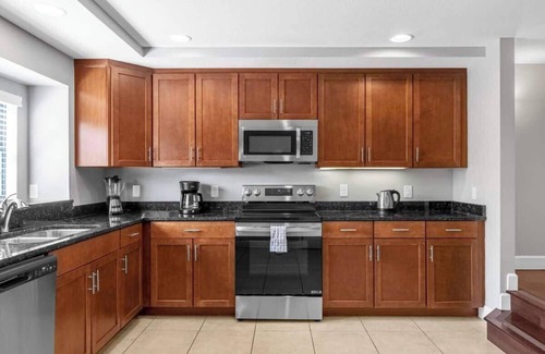 Florida Central Atlantic Coast House | Stunning 4Br, 3.5B Townhome - 1 mile from Disney