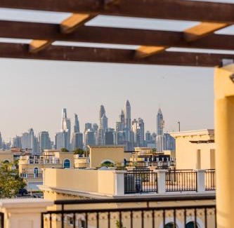 Dubai Villa | Stunning 4BR Jumeira Park Villa With Pool and Jacuzzi