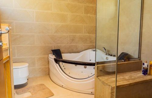 Dubai Villa | Stunning 4BR Jumeira Park Villa With Pool and Jacuzzi