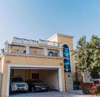 Dubai Villa | Stunning 4BR Jumeira Park Villa With Pool and Jacuzzi