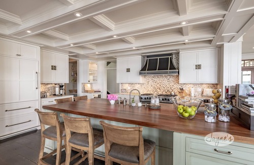 Seguin Cottage | Stunning 5 bed 6 bath cottage! Magical property on Lake Rosseau!