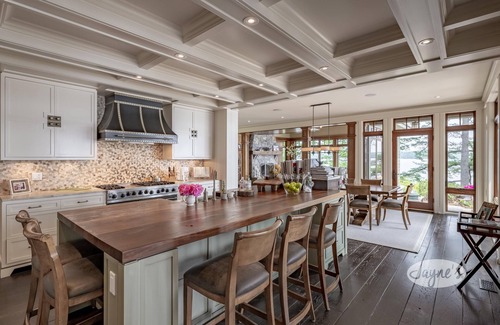 Seguin Cottage | Stunning 5 bed 6 bath cottage! Magical property on Lake Rosseau!