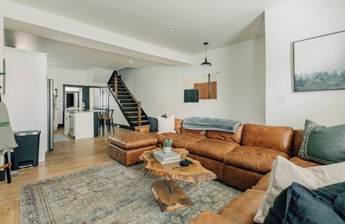 Lancaster House | Stunning 5 BR - Heart of Downtown