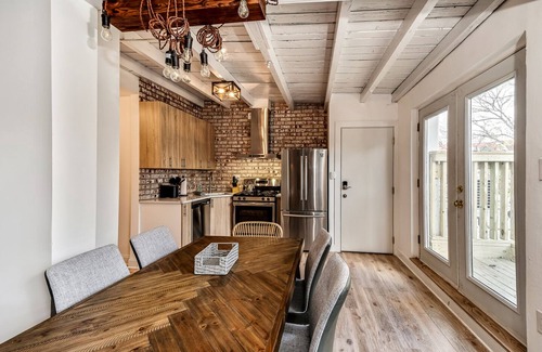Powelton Village House | Stunning 5BDR-5BTH Duplex w/Outdoor Space Sleeps16