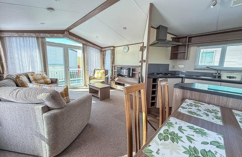 Walton on the Naze House | Stunning 6 berth caravan with decking at Naze Marine Holiday Park ref 17365BR