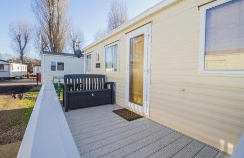 Felixstowe Other | Stunning 6 Berth Caravan At Suffolk Sands Holiday Park Ref 45031G