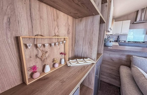 Pakefield Cabin | Stunning 6 berth lodge with full sea views in Suffolk ref 68007CR