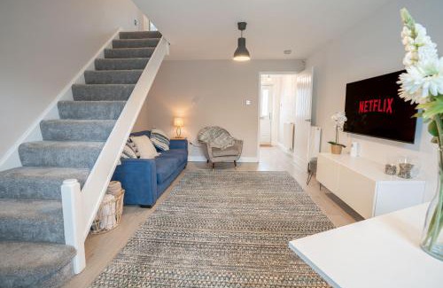 Marston Green Apartment | Stunning Abode 5 min from NEC & BHX, Pets Allowed