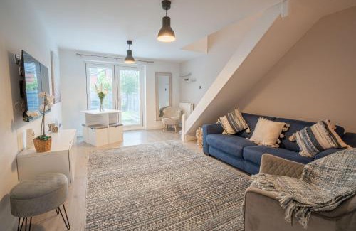 Marston Green Apartment | Stunning Abode 5 min from NEC & BHX, Pets Allowed