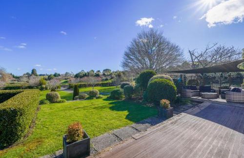 Tikitere House | Stunning and Spacious 5-Bedroom Home in Rotorua