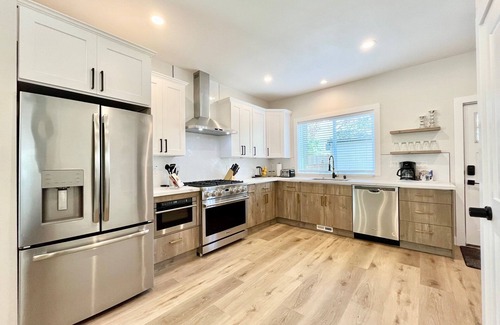 Wallingford House | Stunning and Stylish City Home W/1 Car Garage & AC