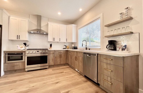 Wallingford House | Stunning and Stylish City Home W/1 Car Garage & AC