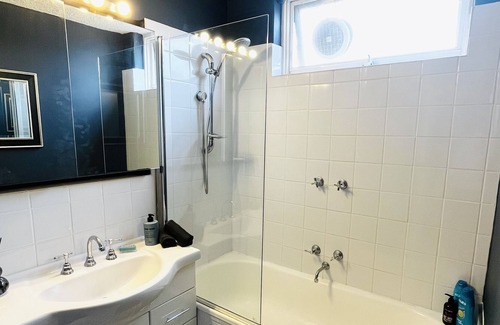 St Kilda West Apartment | Stunning apartment within minutes of everything