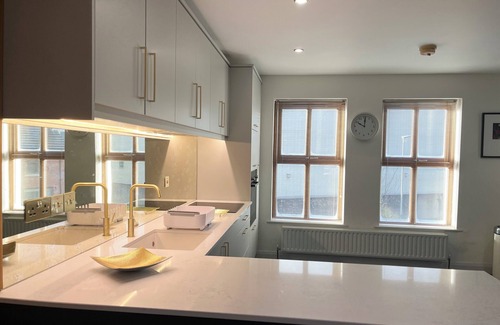 Coleraine Apartment | Stunning Apartment 5 bed 2 bath North Coast NI