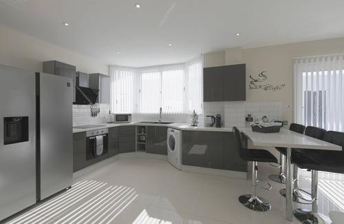Chayofa Apartment | Stunning Apartment within Villa Nr Los Cristianos