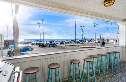 West Newport House | Stunning Beach Home, Great Location, Views + Walk to All