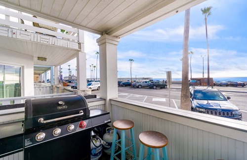 West Newport House | Stunning Beach Home, Great Location, Views + Walk to All