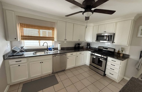 Quincy House | Stunning Beachfront 3BR, Ocean/City Views, Near Boston, Free Parking