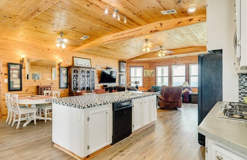Port Bolivar House | Stunning | Beachfront | Cargo Lift | Fenced Yard