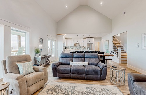 Gilchrist House | Stunning | Beachfront | Cargo Lift | Sleeps 14