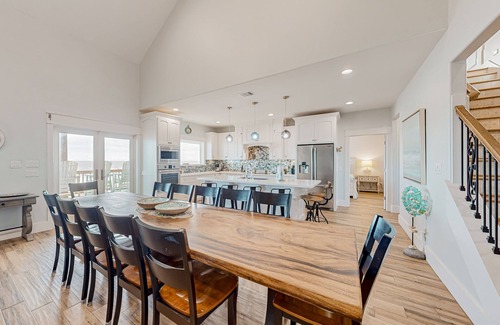 Gilchrist House | Stunning | Beachfront | Cargo Lift | Sleeps 14