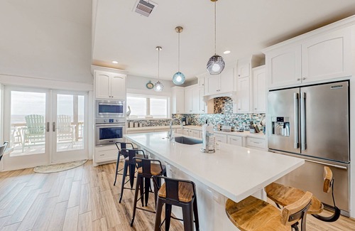 Gilchrist House | Stunning | Beachfront | Cargo Lift | Sleeps 14
