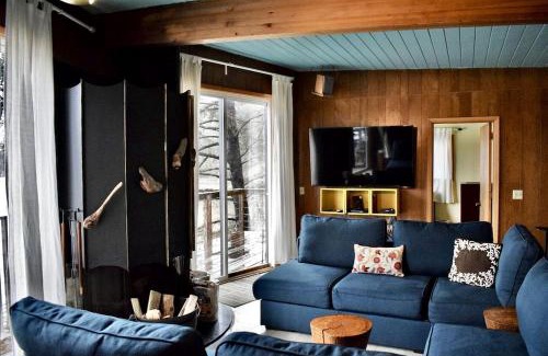 Otis House | Stunning Beachfront Cabin with Barbecue and Hot-tub in Otis, Oregon