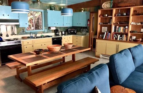 Otis House | Stunning Beachfront Cabin with Barbecue and Hot-tub in Otis, Oregon
