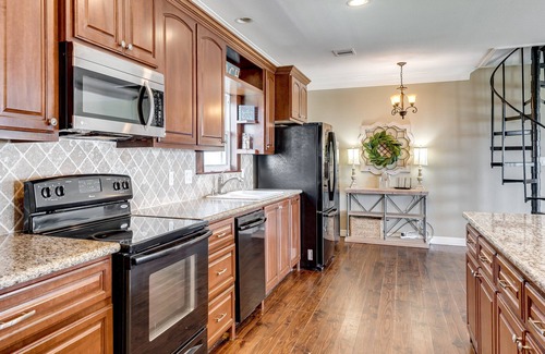 Port Bolivar House | Stunning | Beachfront | Large Deck | Sleeps 14