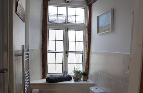 Teignmouth House | Stunning Beachside House close to fabulous pubs and restaurants.
