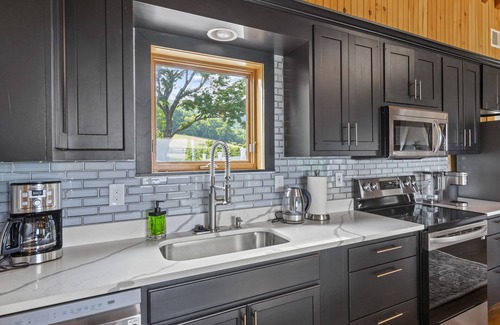 Bluemont House | Stunning Bluemont Manor with 9 Bedrooms 7 Baths