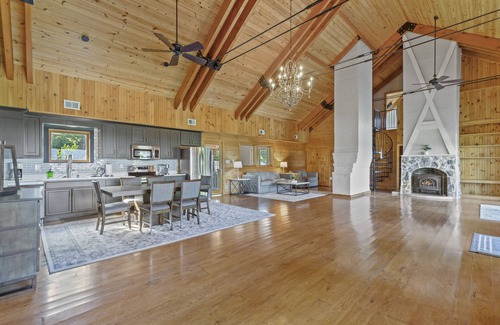 Bluemont House | Stunning Bluemont Manor with 9 Bedrooms 7 Baths