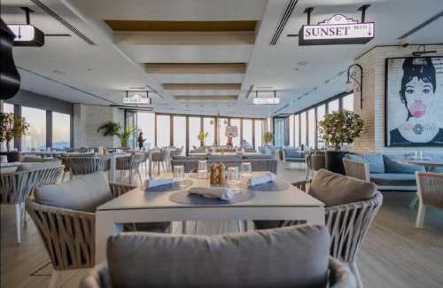 Trade Center Apartment | Stunning Burj Khalifa View 5 Star Hotel Amenities