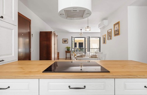 La Goleta Apartment | Stunning Central Apartment by Costarentals - MAL05
