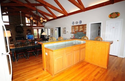 Chalet Village Ski Chalet | "STUNNING CHALET"- "SEPTEMBER SPECIAL": 200.00 OFF PER NIGHT all month