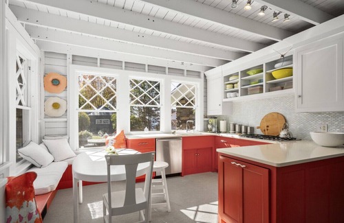 East Boothbay House | Stunning Cliffs Retreat: Ocean Views, Luxury, and Tranquility Await!